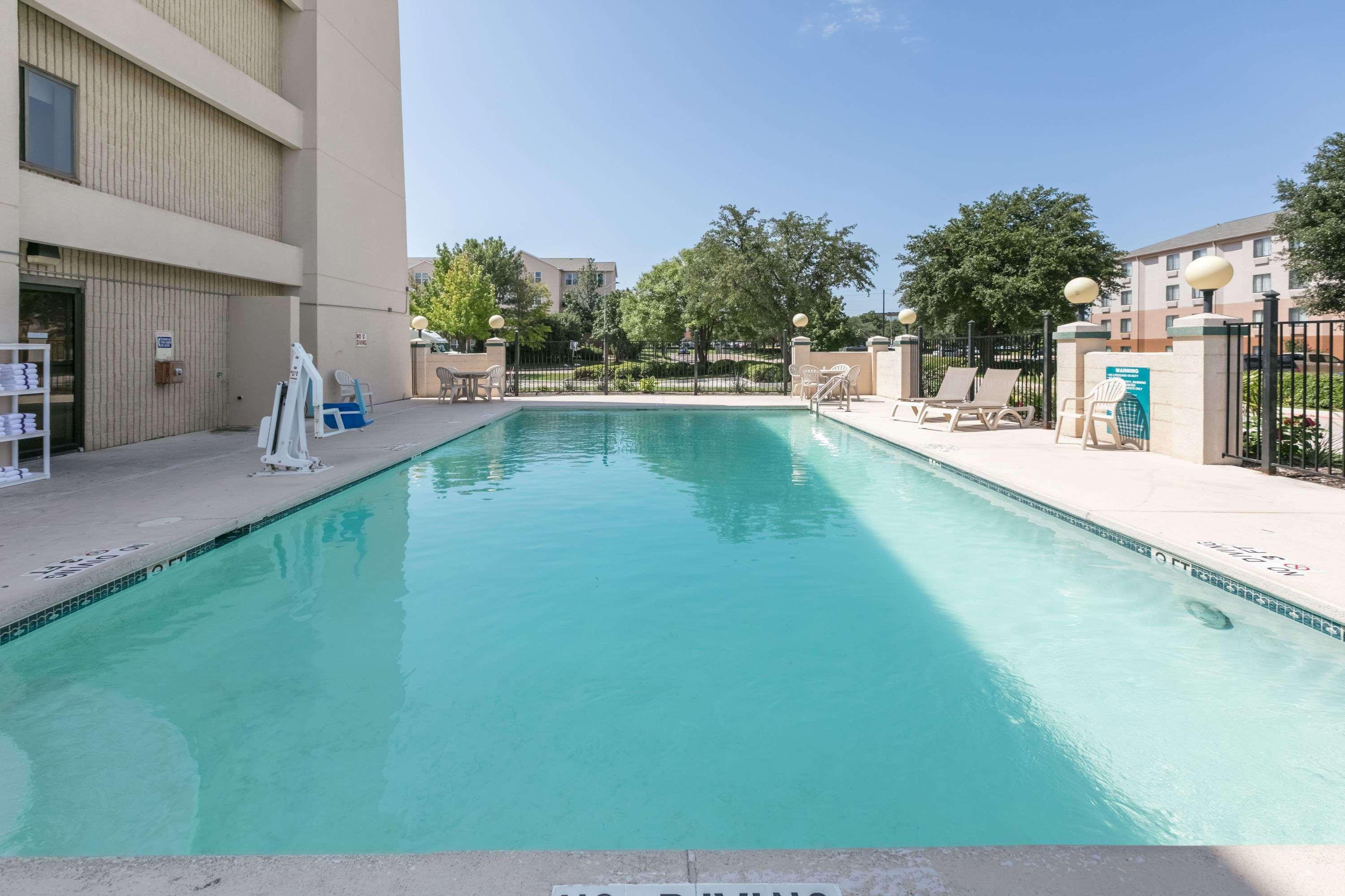 Baymont By Wyndham Arlington At Six Flags Dr Ξενοδοχείο Εξωτερικό φωτογραφία