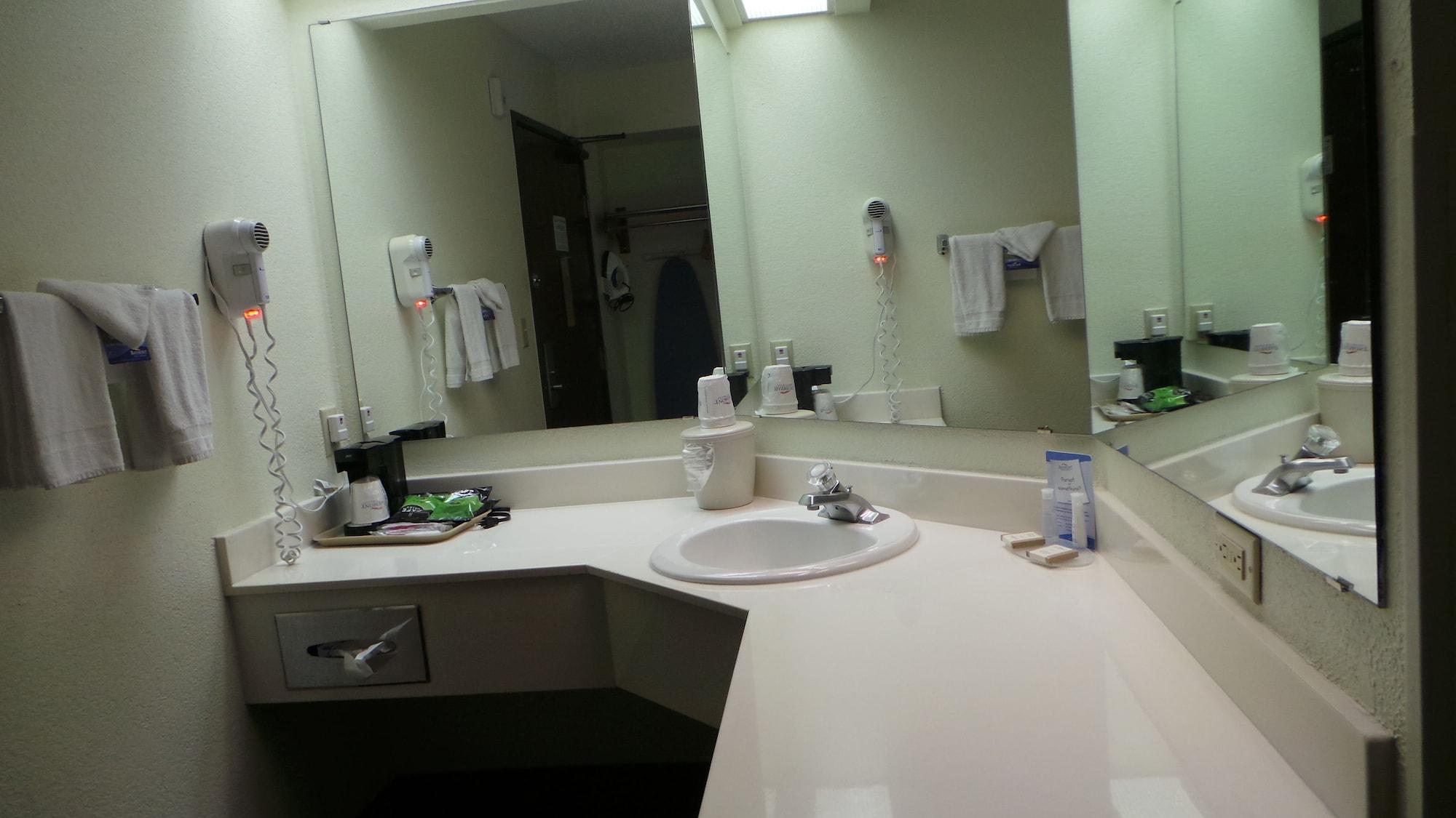 Baymont By Wyndham Arlington At Six Flags Dr Ξενοδοχείο Εξωτερικό φωτογραφία